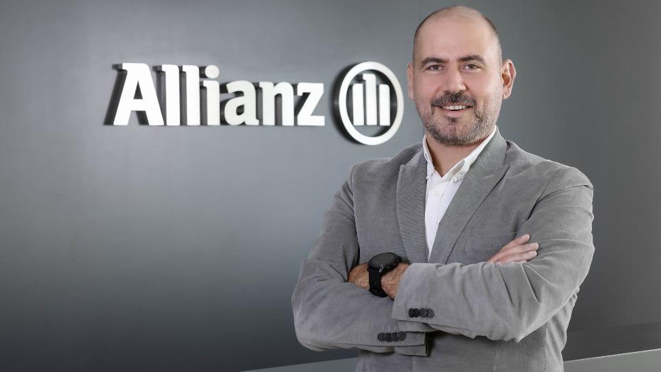 Allianz Türkiye ve Lokman Hekim Sağlık Vakfı iş birliğiyle  Yaşar ‘Geleceğin Hekimleri’ için sahnede