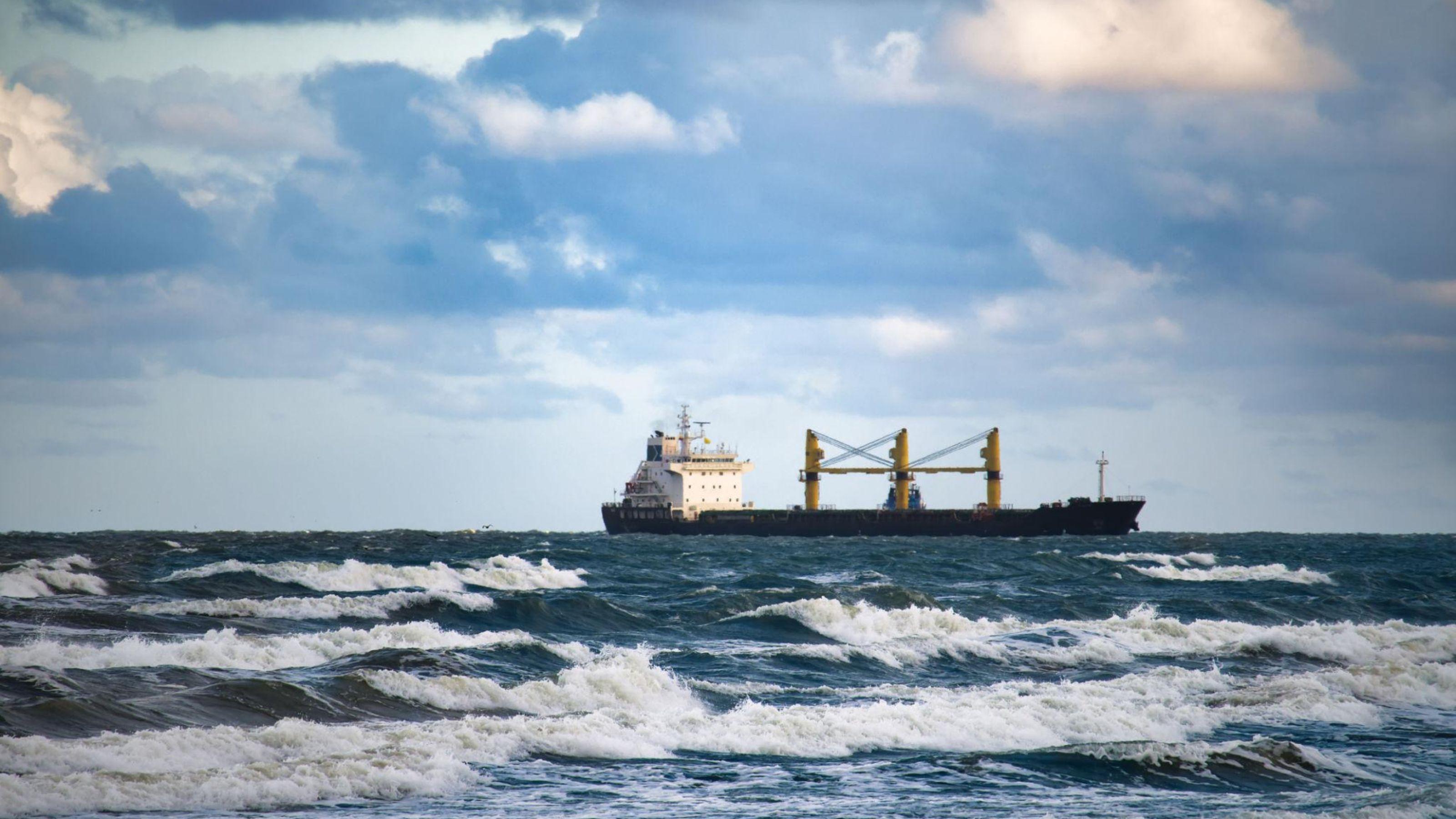 Hürmüz’de Sigorta Savaşları: Batı Havlu Attı, Doğu Devreye Girdi! 